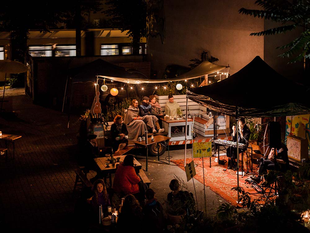 C*SPACE Berlin, Garten abends C*SPACE Berlin, Garten abends